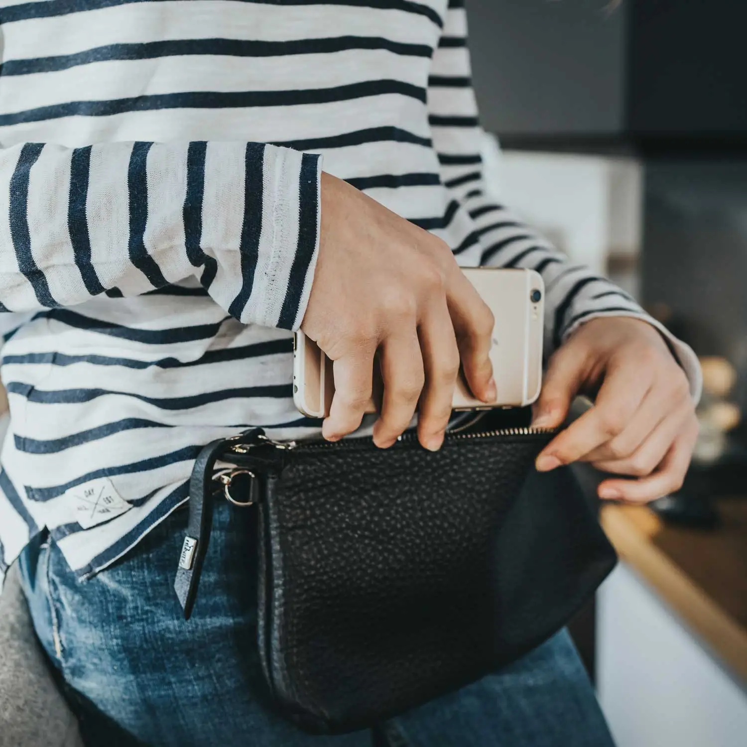 Hunter Shoulder Bag Como Black