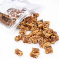 Snackit Bløde Perlehøne terninger 100 g - naturlige hundesnacks